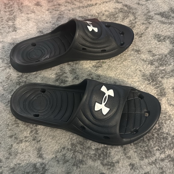Under Armour Slides/Flip Flops - Picture 4 of 5